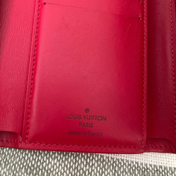 Authentic Louis Vuitton Capucines Compact Wallet - Picture 2 of 3